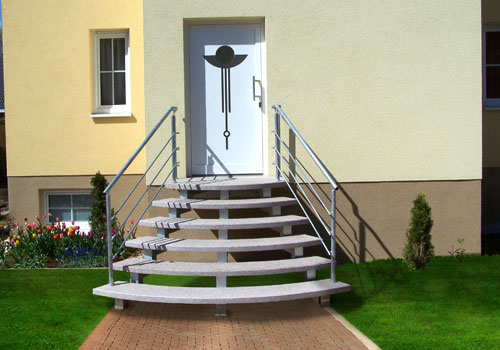 Freitragende Treppe - Halbrunde Stufen